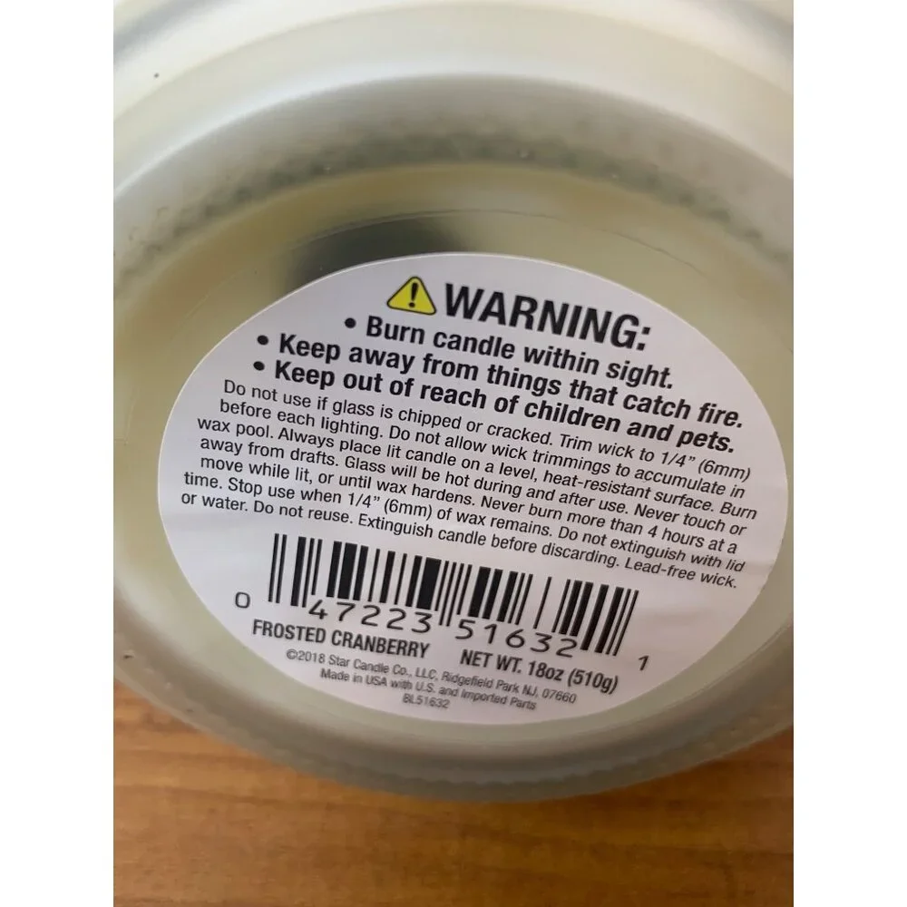 NEW Frosted Cranberry Soy Blend Scented Candle 18oz  Natural Ingredients With No